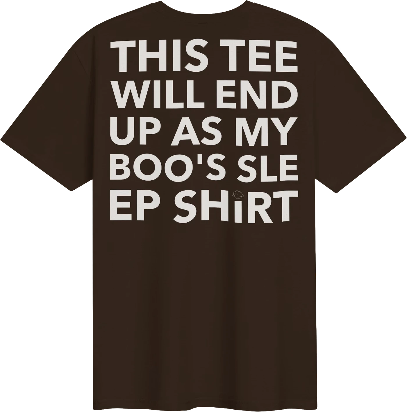 Mockup: Retro della Boo’s tee marrone con grande scritta chiara