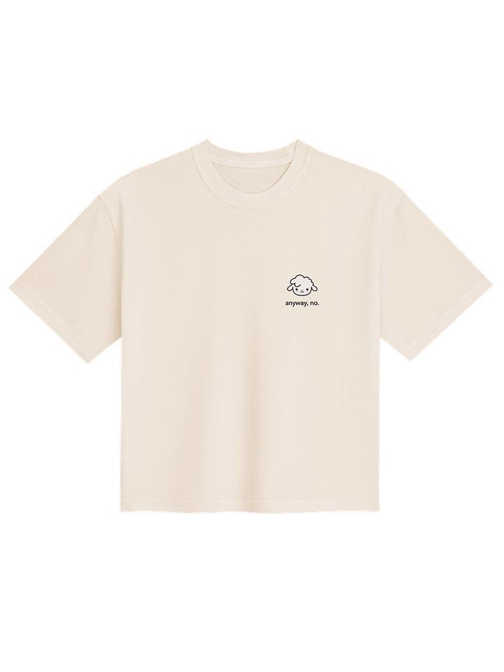 Mockup della How unfortunate. Boxy tee: t-shirt chiara con la pecorella sul petto