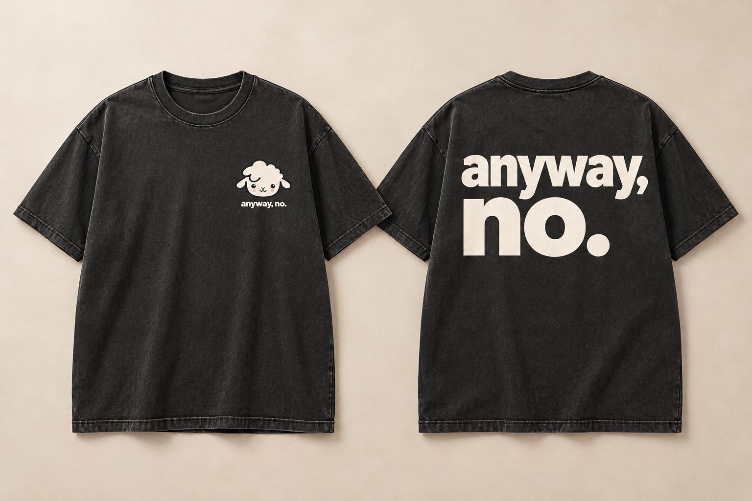 Concept di t-shirt nera: davanti la piccola pecorella, dietro la frase anyway, no. in grande